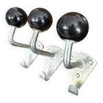 Anciennes patères boules bakélite noires vintage Anciennes patères boules bakélite noires vintage