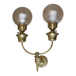 Applique en laiton art deco, deux globes en verre Applique en laiton art deco, deux globes en verre