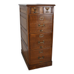 Armoire d'apothicaire / classeur en chêne français, années 1920 / 30 Armoire d'apothicaire / classeur en chêne français, années 1920 / 30
