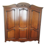 Armoire en merisier massif sculpte