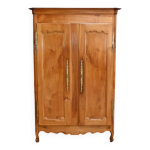 Armoire en merisier, style louis xv milieu xixe