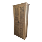 Armoire motif persienne et crémone métal Armoire motif persienne et crémone métal