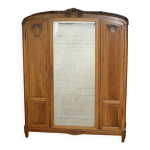 Armoire en noyer massif. travail estampill fin xixeme.