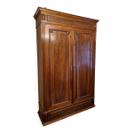 Armoire de style louis - philippe avec un tiroir bas