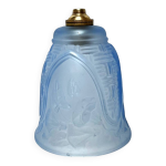Art déco, tulipe de lampe verre moulé bleu décor floral vers 1930 Art déco, tulipe de lampe verre moulé bleu décor floral vers 1930