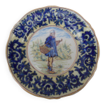 Assiette ancienne en faence  dcor de personnage marqu le havre