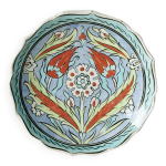 Assiette décorative en faïence peinte à la main signée ?kbal Çini, kütah Assiette décorative en faïence peinte à la main signée ?kbal Çini, kütah