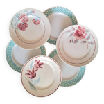 Assiettes plates anciennes d�pareill�es en fa�ence