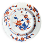 Assiette plate compagnie des indes en porcelaine décor imari peinte à la main, xviiième s. , n°2 Assiette plate compagnie des indes en porcelaine décor imari peinte à la main, xviiième s. , n°2