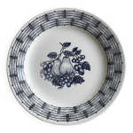 Assiette en porcelaine vintage à motif de fruits Assiette en porcelaine vintage à motif de fruits