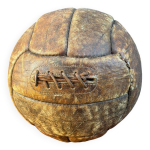 Ballon de foot en cuir milieu xxe