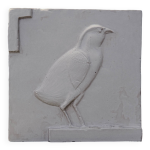 Bas - relief avec poussin de caille reproduction en pltre de la priode pt
