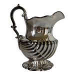 Belle carafe ou pichet anglais en faence lustre de style rococo vers 1830