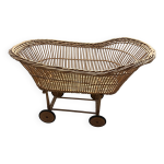 Berceau en rotin sur roulettes avec matelas Berceau en rotin sur roulettes avec matelas