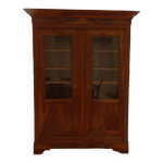 Bibliothèque chic ancienne chevillée en noyer deux portes vitrées et 5 étagères très bon état Bibliothèque chic ancienne chevillée en noyer deux portes vitrées et 5 étagères très bon état