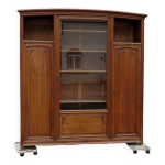 Bibliothque vitrine art nouveau en noyer, vers 1910