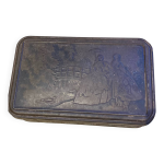Boite  gteaux poque dbut xxe motifs en reliefs