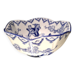 Bol ou coupelle en faience decor asiatique a motifs bleus Bol ou coupelle en faience decor asiatique a motifs bleus