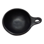 Bol, cuelle, coupelle, terre cuite artisanale, noire, avec une anse