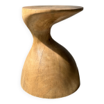 Bout de canap� en bois massif (monoxyle) forme organique couleur naturelle