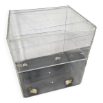 Bout de canap en plexiglas a roulettes des annes 70