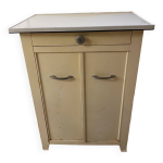 Buffet bas des annees 40 / 50 en tole emaillee avec 2 portes et tiroir