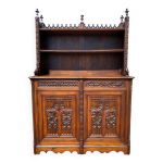 Buffet / vaisselier en noyer gothique