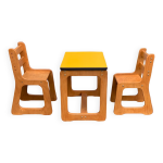 Bureau et chaises tra�neau enfants en bois et formica 1970