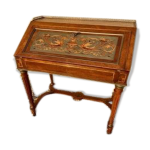 Bureau de pente en noyer et laiton style louis xvi