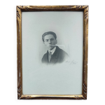 Cadre photo ancien avec portrait de jeune homme studio femina paris