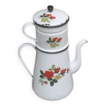 Cafetière, en fer emaillee a motifs de roses rouges et fleurs blanches, avec filtre, ancienne Cafetière, en fer emaillee a motifs de roses rouges et fleurs blanches, avec filtre, ancienne