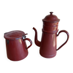 Cafeti�re et pot � lait �maill�s vintage