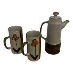 Cafetire et tasses en grs