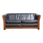 Canapé art déco 2, 5 places avec boiseries et cuir de vachette bleu foncé Canapé art déco 2, 5 places avec boiseries et cuir de vachette bleu foncé
