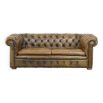 Canapé chesterfield 2, 5 places en cuir de couleur vert mousse Canapé chesterfield 2, 5 places en cuir de couleur vert mousse