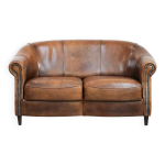 Canap� club 2 places vintage, robuste et au caract�re affirm�, en cuir de peau de mouton.