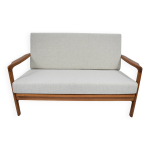 Canap deux places beige de style scandinave