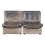 Canapé modulaire, 2 chauffeuses en cuir gris vintage Canapé modulaire, 2 chauffeuses en cuir gris vintage