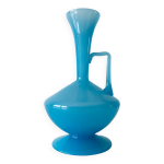 Carafe en opaline bleue