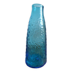 Carafe en verre bleu
