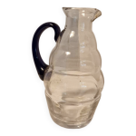 Carafe en verre � corps ondul� & anse bleue