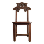 Chaise alsacienne ancienne sculptée Chaise alsacienne ancienne sculptée