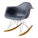 Chaise  bascule eames plastic armchair de marque vitra noir