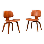 Chaise en contreplaqué de noyer dcw restaurée de charles & ray eames, herman miller Chaise en contreplaqué de noyer dcw restaurée de charles & ray eames, herman miller