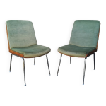 Chaises a coques et tissu vert Chaises a coques et tissu vert