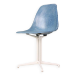 Chaises en fibre de verre bleues  la fonda  de charles & ray eames herman miller