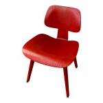 Chaise lcw de charles & ray eames, Édition vitra, rouge, 2022 Chaise lcw de charles & ray eames, Édition vitra, rouge, 2022