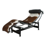 Chaise longue lc4 par le corbusier, pierre jeanneret et charlotte perriand