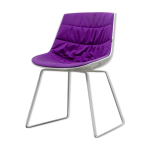 Chaise mdf flow coque blanc laqué et tissu violet Chaise mdf flow coque blanc laqué et tissu violet