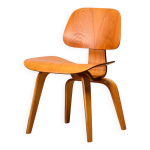 Chaise de salle à manger en contreplaqué de frêne dcw de charles et ray eames pour herman miller Chaise de salle à manger en contreplaqué de frêne dcw de charles et ray eames pour herman miller